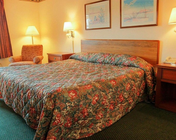 Rodeway Inn image 12