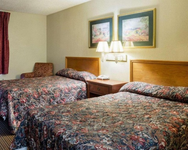 Rodeway Inn image 17
