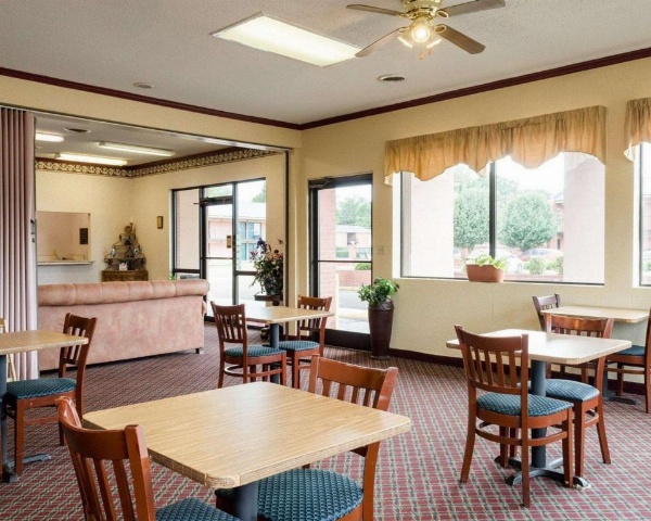 Rodeway Inn image 2