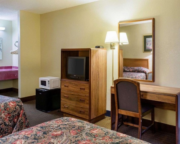Rodeway Inn image 7